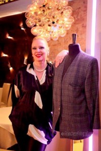 Cris-Egger-con-giacca-Versace-vintage-200x300