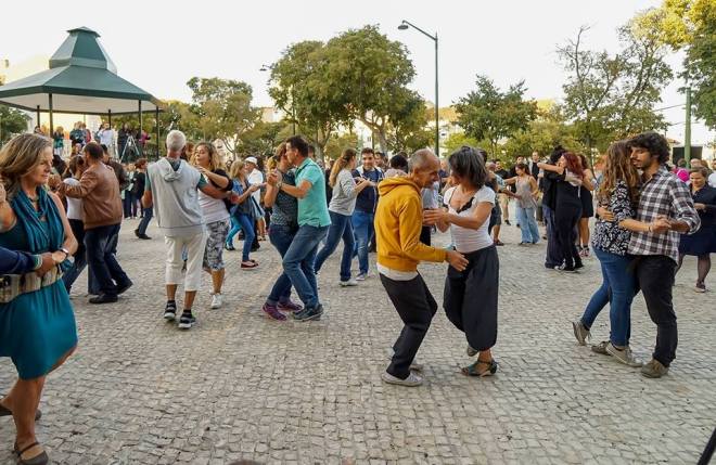 lisboa na rua ballare in giardino lisbona