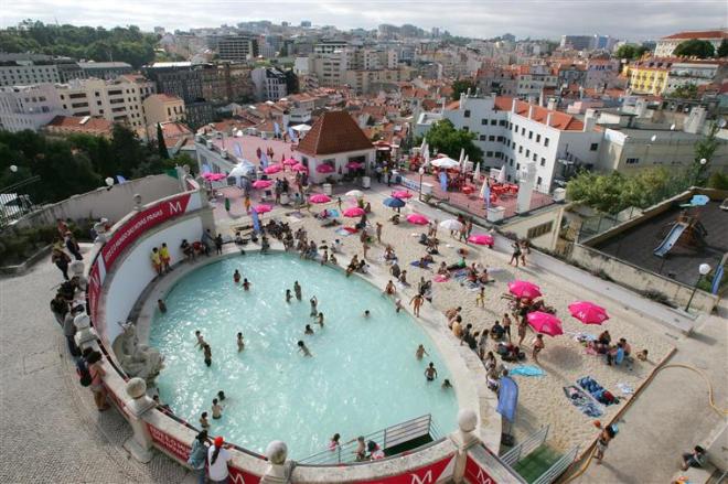 piscina pubblica lisbona gratis torel